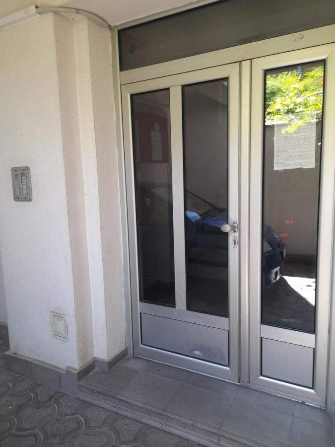 For You Apartman Ni Esterno foto